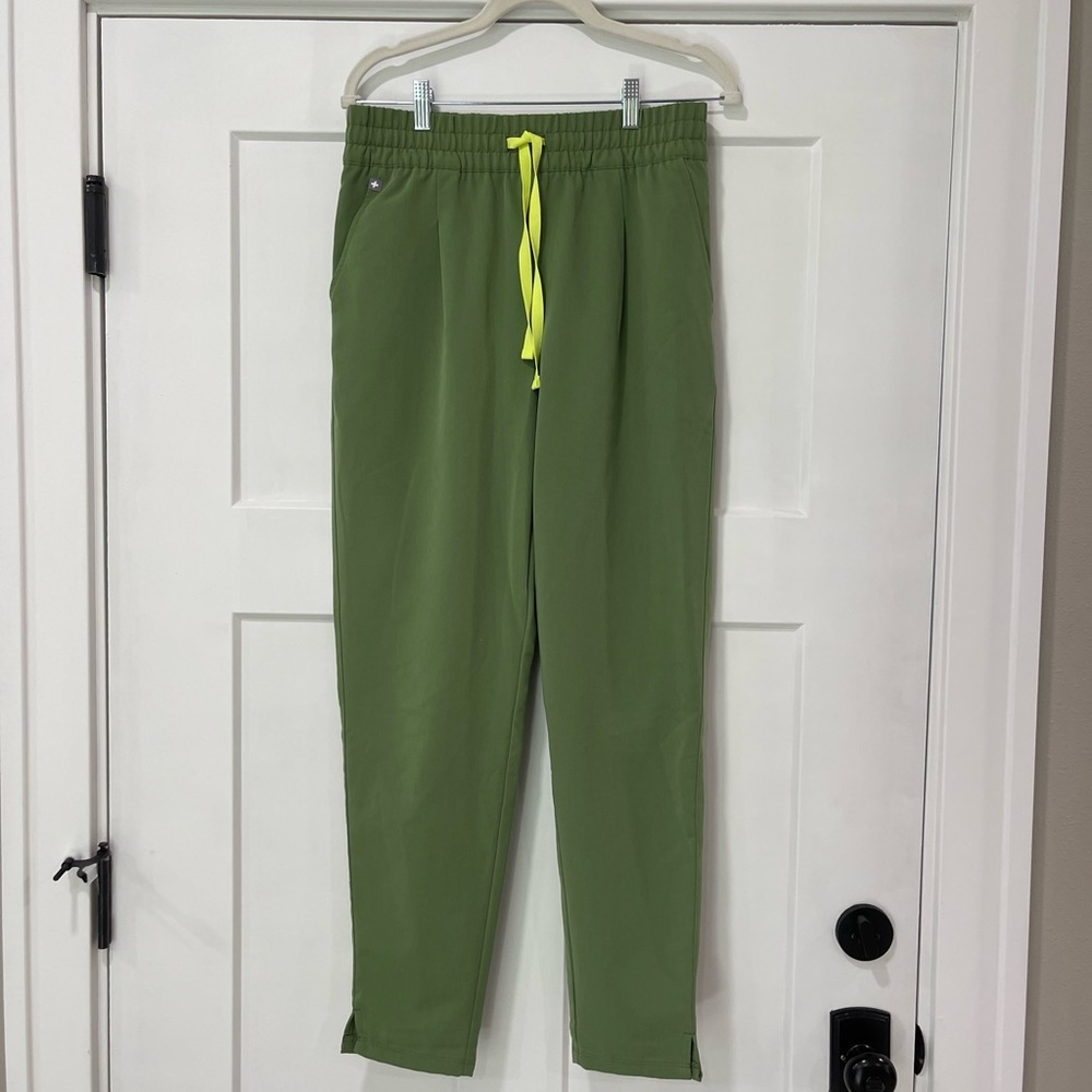 FIGS Fern High Waisted Lille Tapered - Tall Scrub Pant Size M